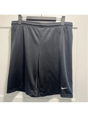 Nike Black Mesh Athletic Shorts - Youth Medium (10-12) (b12)